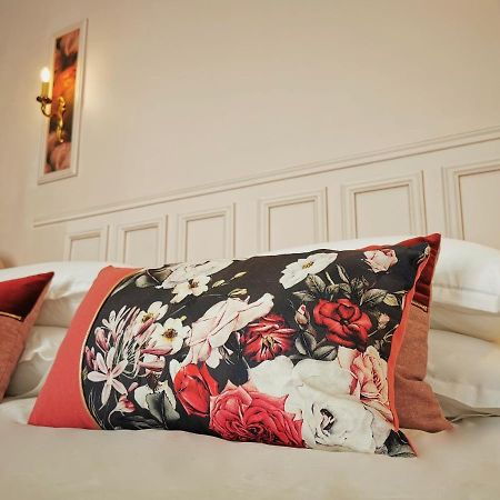 Belle Reine - 3 Appartements En Coeur De Centre-Ville Εξ Λε Μπαν Εξωτερικό φωτογραφία